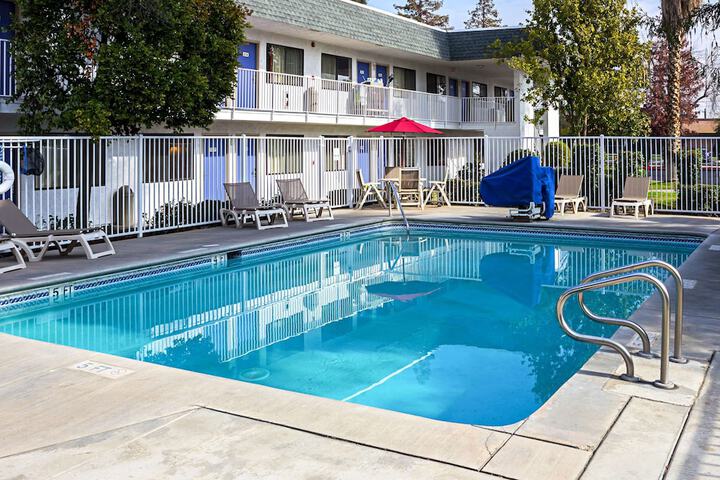 Pool 21 of 35