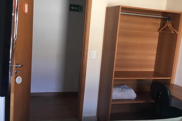 Room 10 of 31