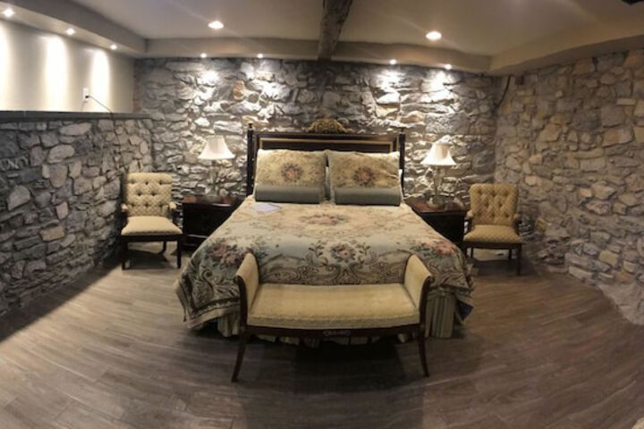 Room 11 of 100