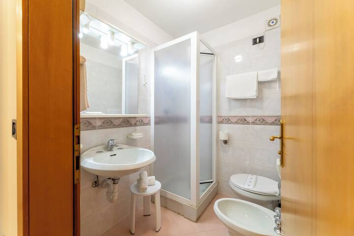 Room 103 of 180