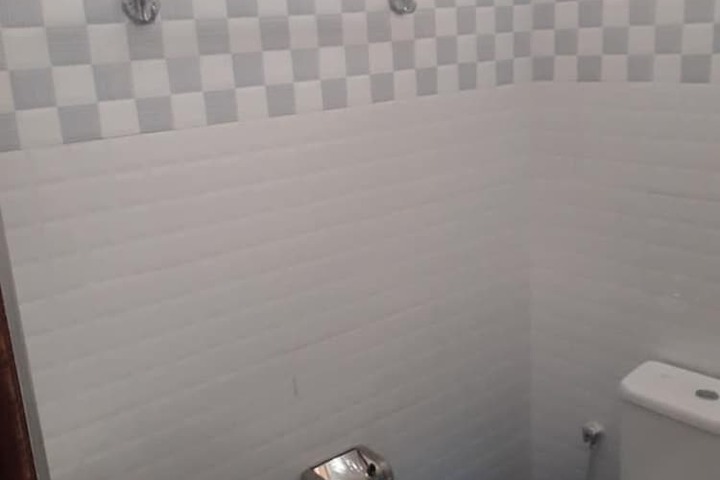 Room 10 of 33