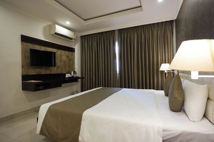 Room 14 of 25