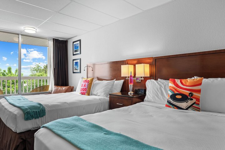 Room 13 of 36