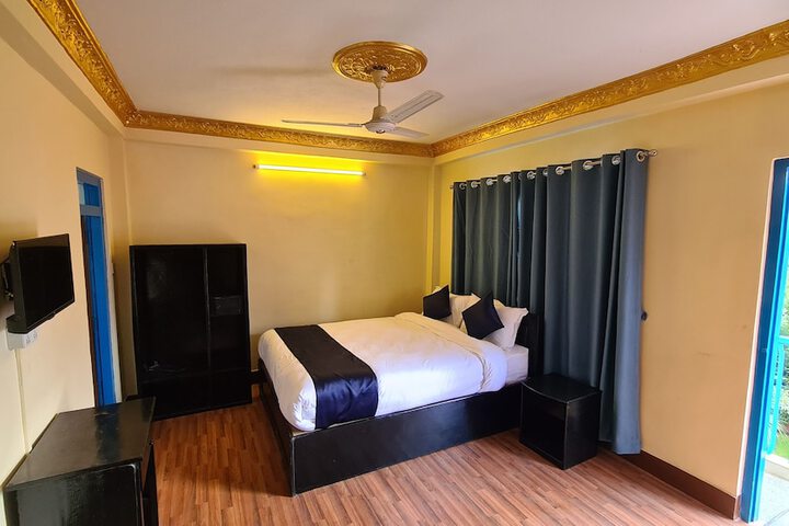 Room 9 of 20