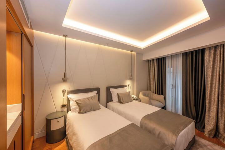 Room 43 of 59