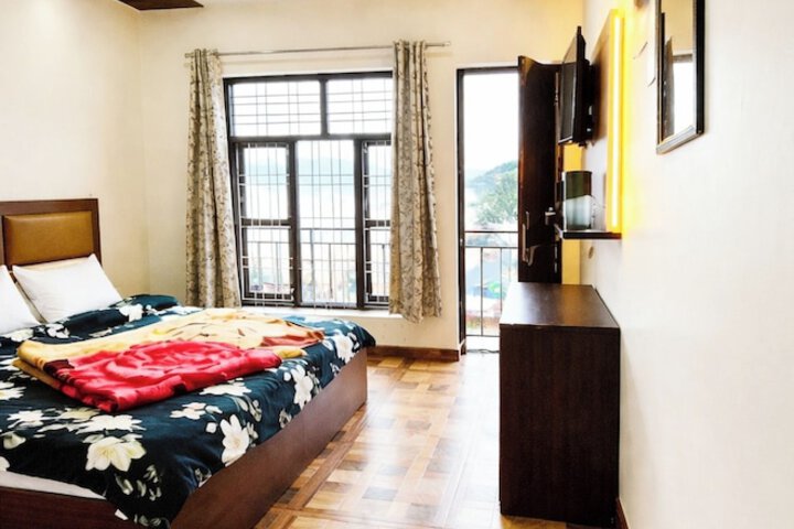 Room 6 of 17
