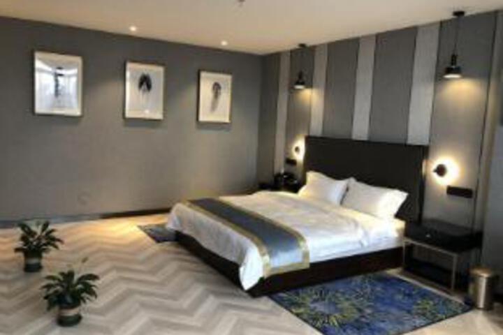 Room 6 of 6