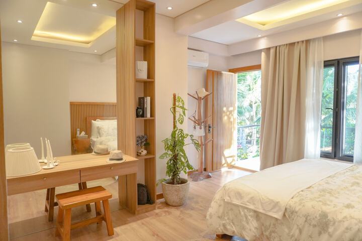 Room 8 of 25