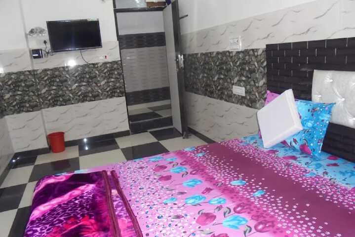 Room 5 of 10