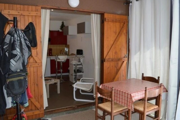 Room 5 of 13