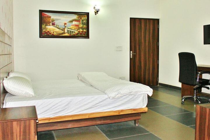 Room 5 of 19