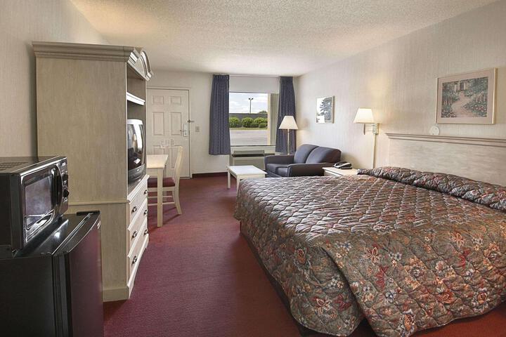 1 King Bed (5 of 12)