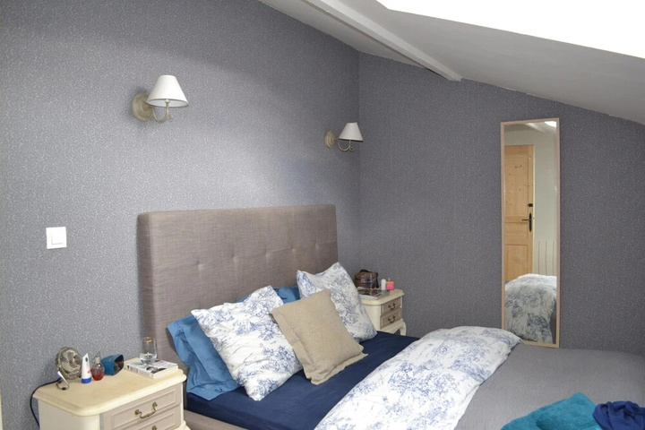 Room 4 of 20