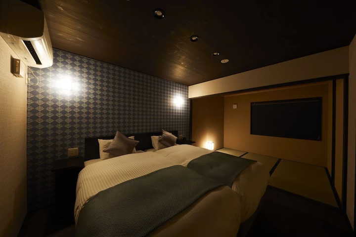 Room 4 of 14