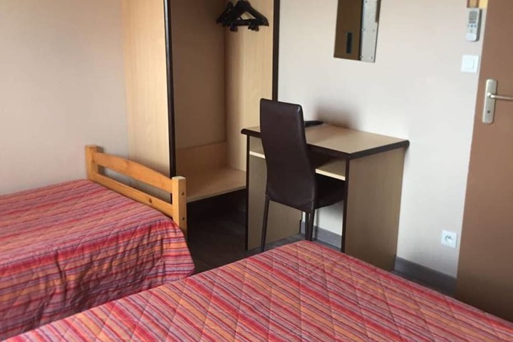 Room 4 of 40