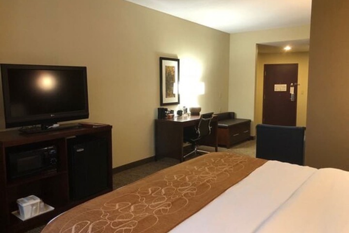 1 King Bed Suite (2 of 20)