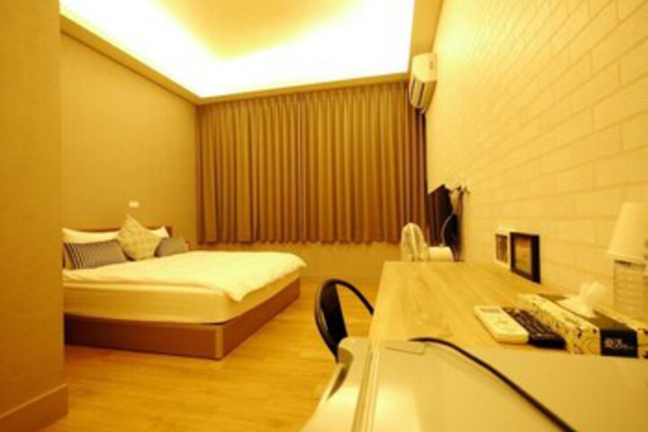 Room 3 of 32