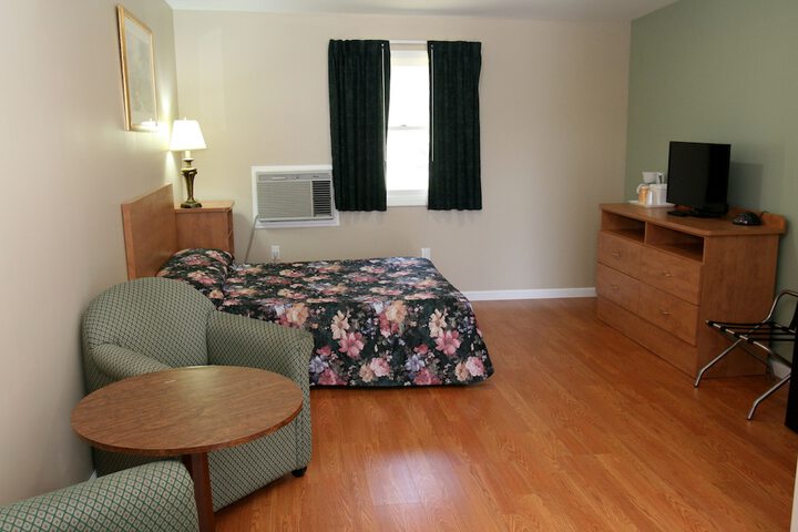 Room 10 of 106