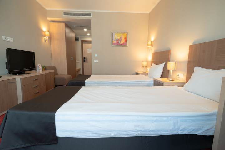 Room 12 of 47