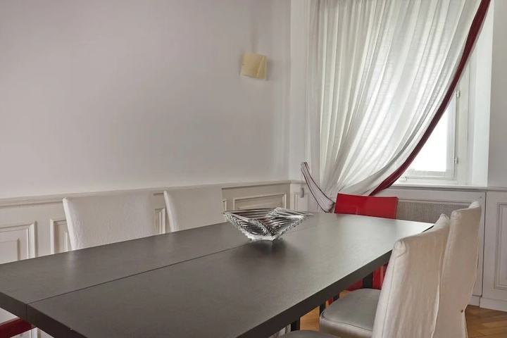 Room 3 of 20