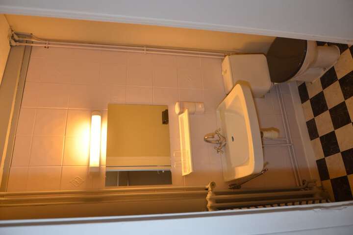 Room 6 of 15