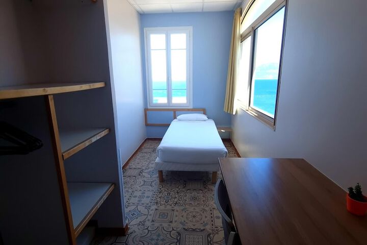 Room 16 of 60