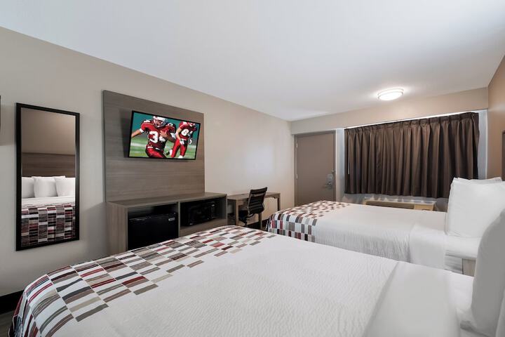 Deluxe Double Bed Accessible (8 of 11)