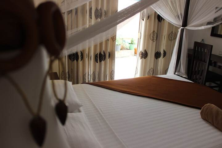 Room 5 of 33