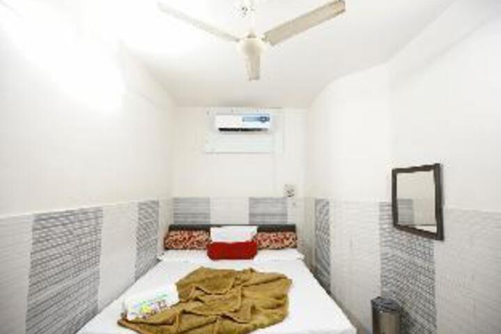 Room 9 of 38