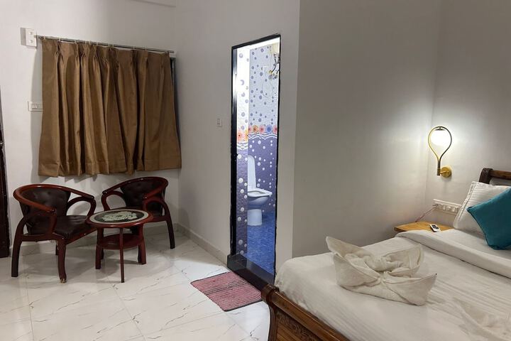 Room 8 of 16