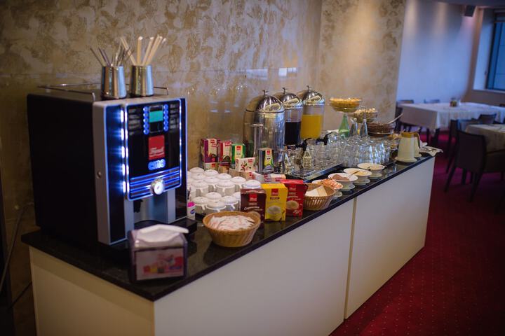 Breakfast/Coffee Service 105 of 146