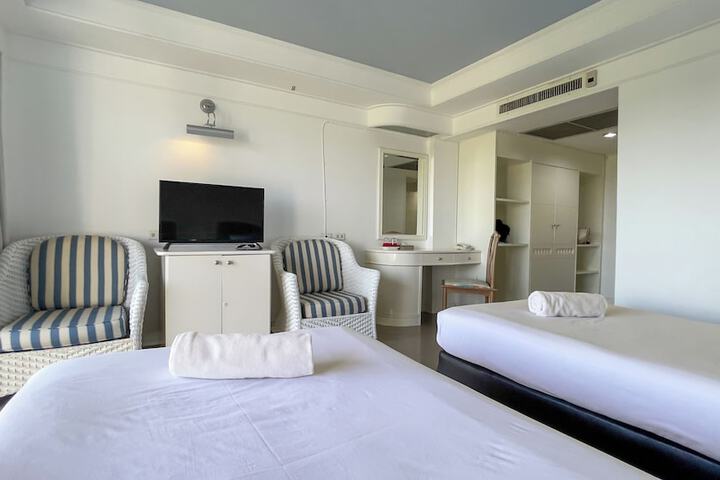 Room 12 of 40
