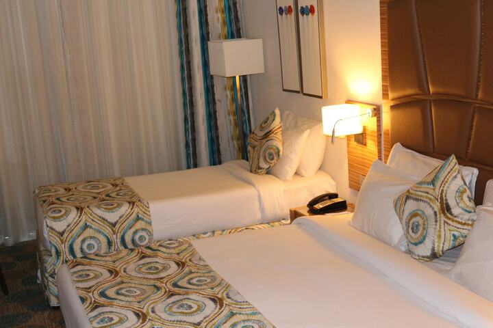 Room 25 of 106
