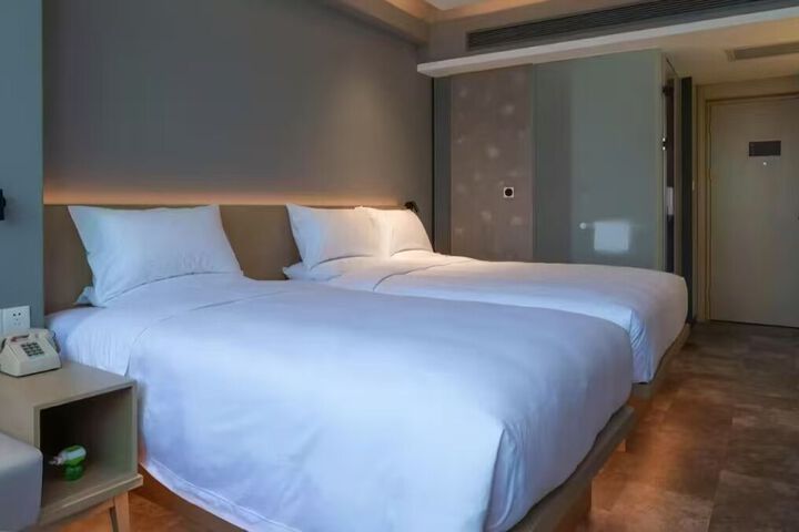 Room 14 of 25
