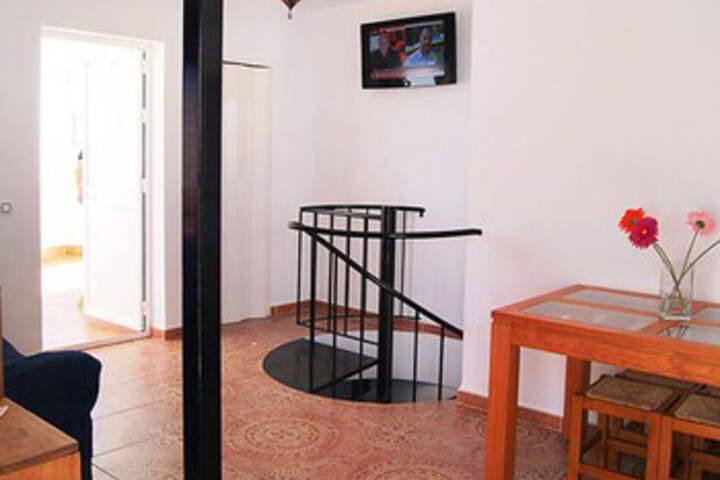 Room 8 of 11