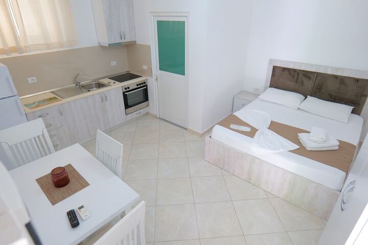 Room 8 of 28