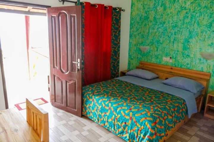Room 8 of 90