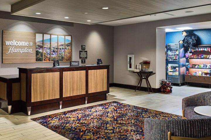 Entrance & Lobby