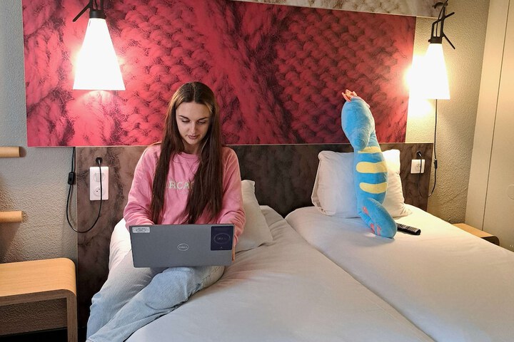 Room 12 of 77