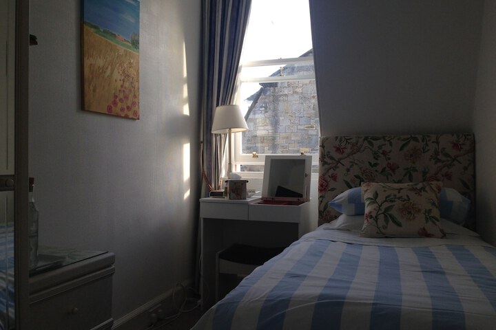 Room 5 of 17