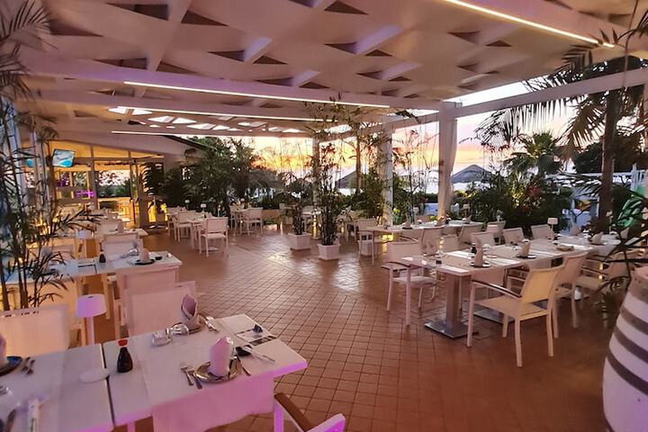 Dining 63 of 122