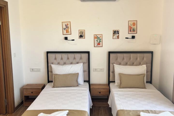 Room 12 of 40