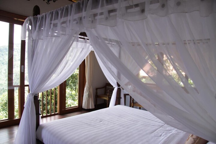 Room 5 of 34