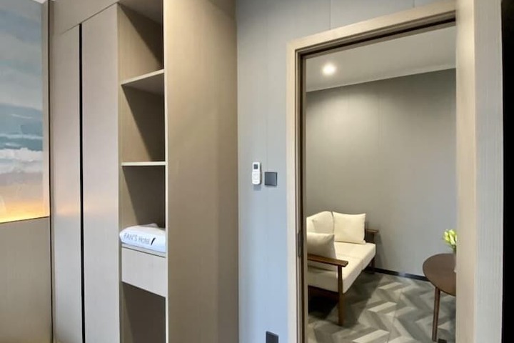 Room 3 of 16