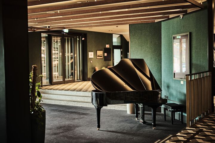 Entrance & Lobby
