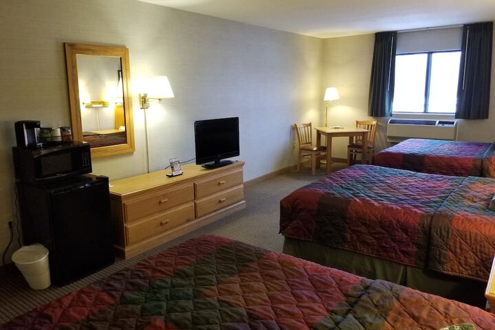Classic 2 Queen Beds (12 of 15)