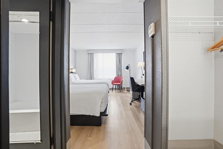 Room 19 of 77