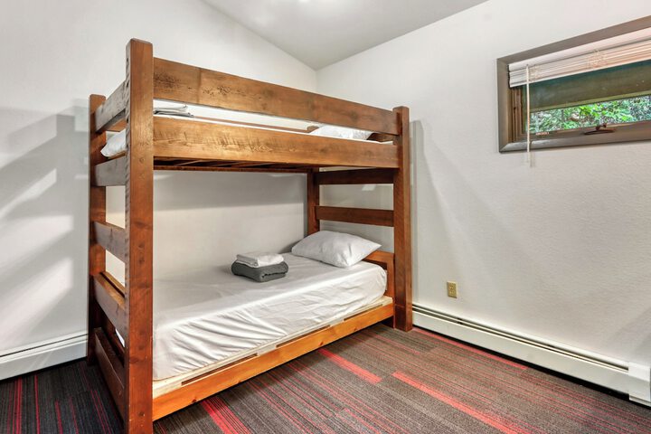 Room 83 of 138