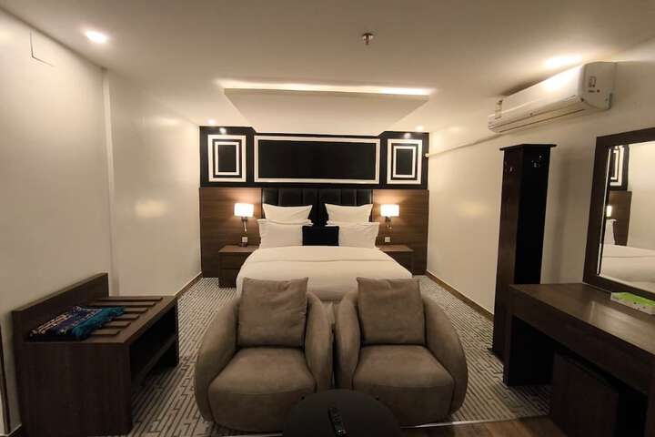 Room 5 of 25