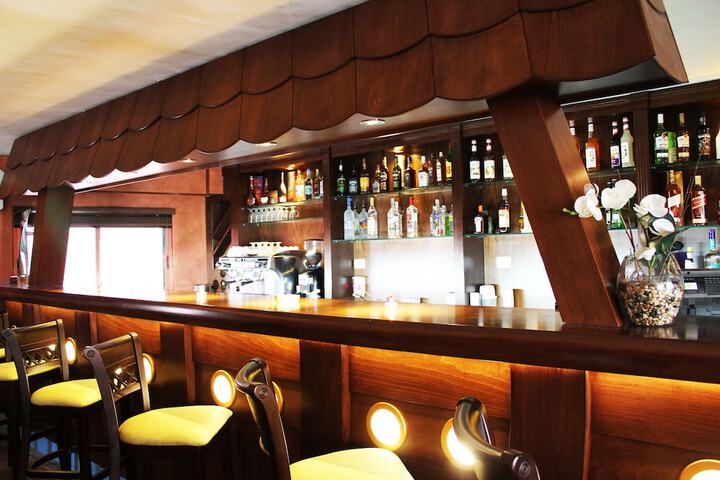 Lounge 18 of 29
